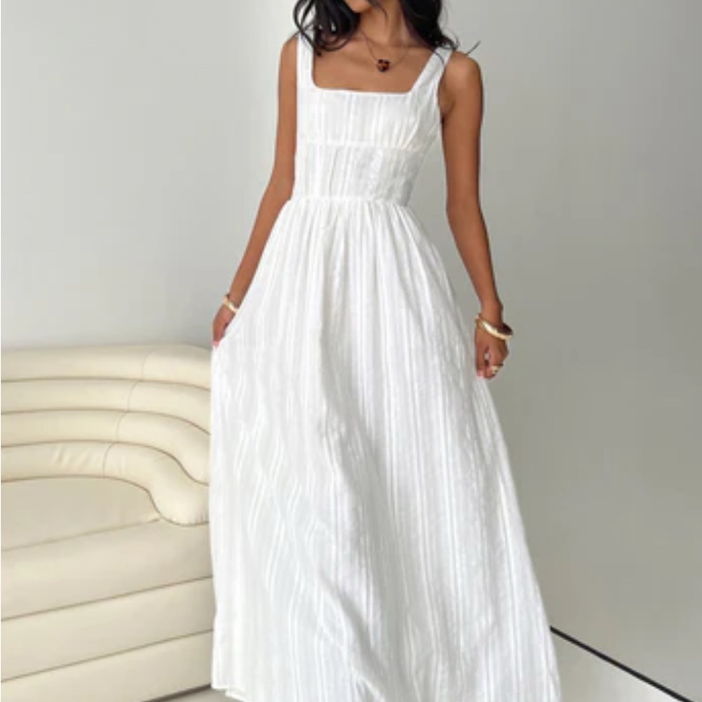 Elegant White Maxi Dress
